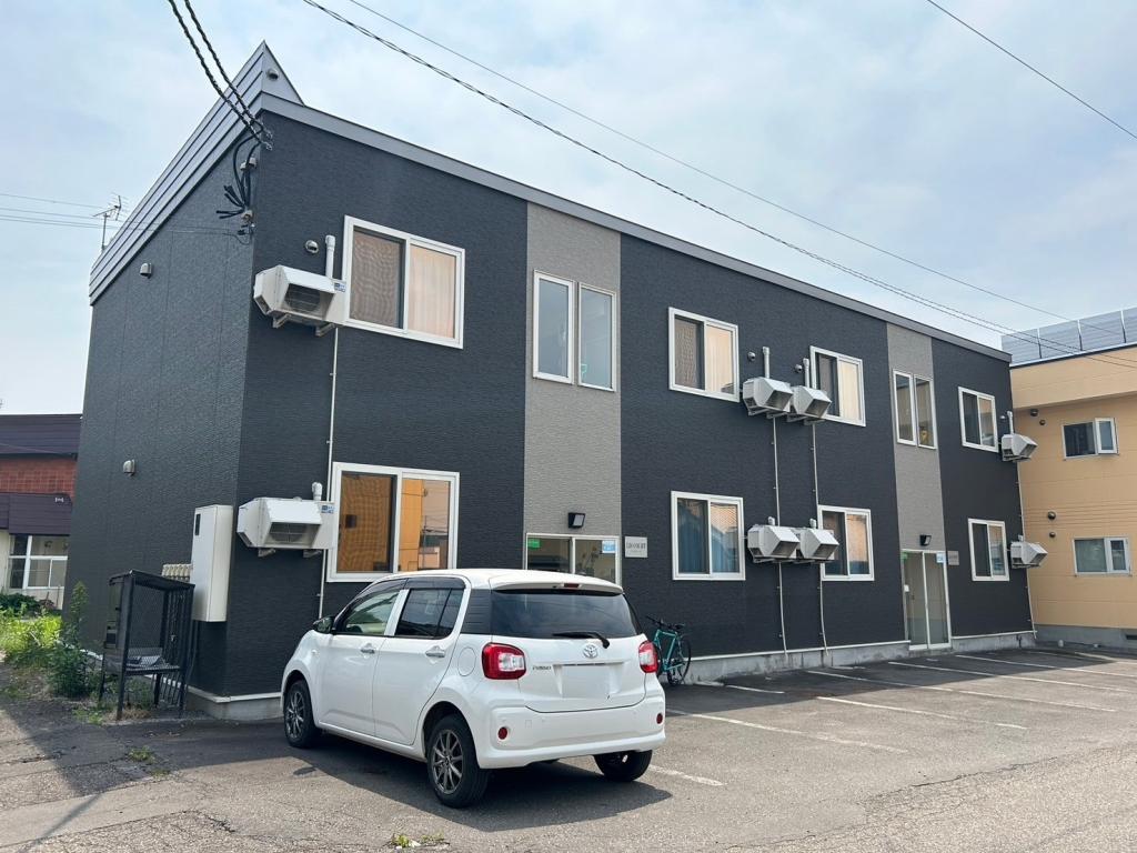 ＬＩＳ　ＣＯＵＲＴ外観