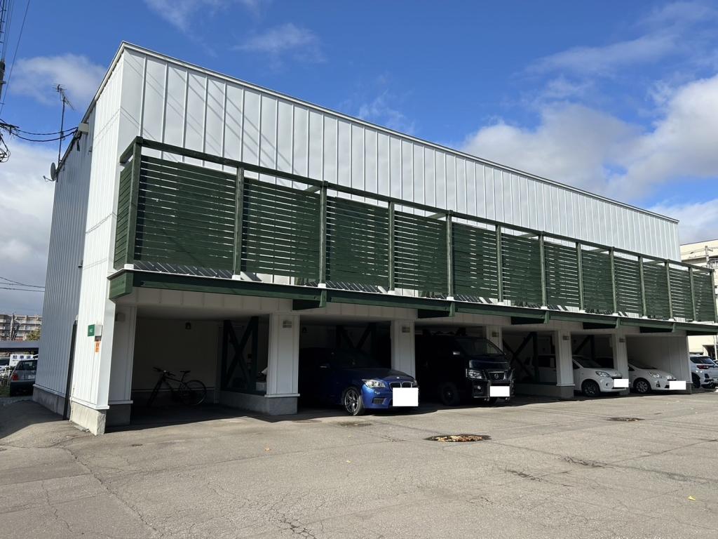 Ｈ．Ｍ．Ｓ外観